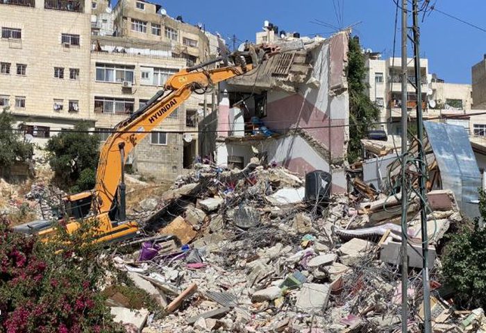 الاحتلال يجبر مقدسيًا على هدم منزله ذاتيًا في سلوان