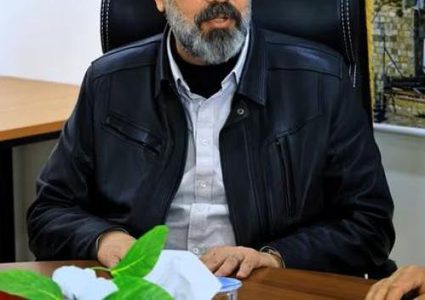 من الجدل إلى التوافق التربوي: الكتاب والمصادر المفتوحة في نموذج واحد