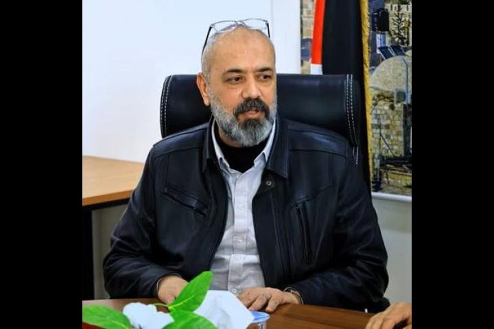 من الجدل إلى التوافق التربوي: الكتاب والمصادر المفتوحة في نموذج واحد