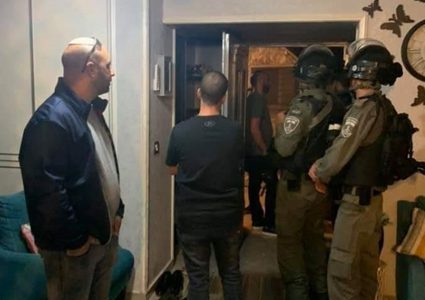 الاحتلال يقتحم منزلا في القدس ويخرب محتوياته
