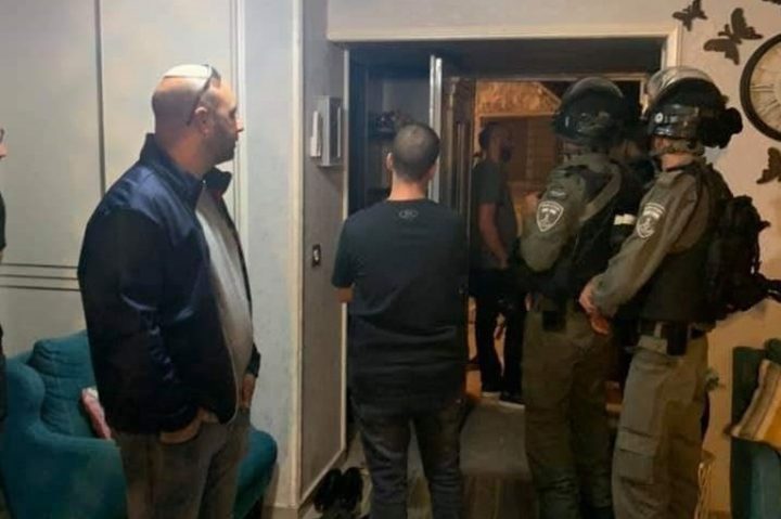 الاحتلال يقتحم منزلا في القدس ويخرب محتوياته