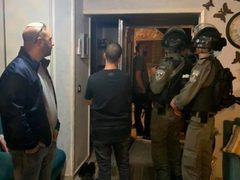 الاحتلال يقتحم منزلا في القدس ويخرب محتوياته