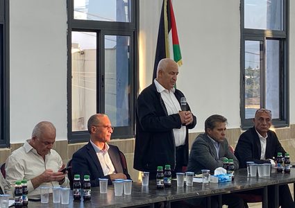 وزير الداخلية يعقد لقاءً في النبي صالح ويؤكد تعزيز السلم الأهلي وسيادة القانون