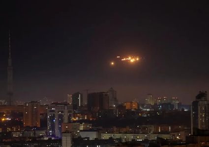 هجمات متبادلة بين روسيا وأوكرانيا.. ومئات المسيّرات تستهدف موسكو