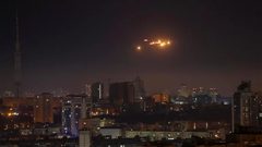 هجمات متبادلة بين روسيا وأوكرانيا.. ومئات المسيّرات تستهدف موسكو