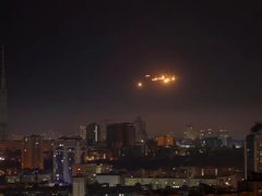 هجمات متبادلة بين روسيا وأوكرانيا.. ومئات المسيّرات تستهدف موسكو