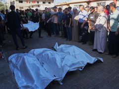 مجزرة مروعة ... 7 شهداء بينهم طفل وإصابات في قصف إسرائيلي لميناء الصيادين بغزة