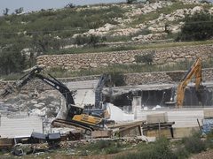 الاحتلال يهدم ثلاثة منازل لعائلة علقم في بيت حنينا شمال القدس