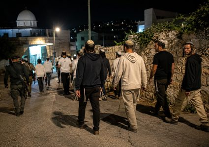 مستوطنون يقتحمون ديوانا في بيتا جنوب نابلس