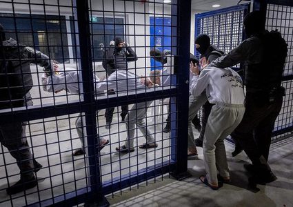 الاحتلال يصدر أوامر اعتقال إداري بحق 42 معتقلا بين جديدة وتجديد