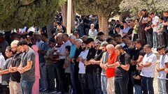 تزامنا مع ذكرى إحراقه الـ 57.. عشرات الآلاف يؤدون صلاة الجمعة في المسجد الأقصى المبارك