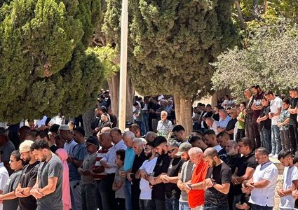 تزامنا مع ذكرى إحراقه الـ 57.. عشرات الآلاف يؤدون صلاة الجمعة في المسجد الأقصى المبارك