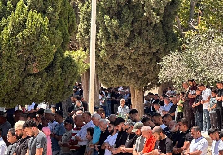 تزامنا مع ذكرى إحراقه الـ 57.. عشرات الآلاف يؤدون صلاة الجمعة في المسجد الأقصى المبارك