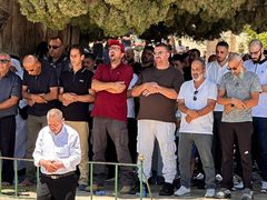 تزامنا مع ذكرى إحراقه الـ 57.. عشرات الآلاف يؤدون صلاة الجمعة في المسجد الأقصى المبارك