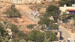 مستوطنون ينفذون جولات استفزازية على أطراف قرية بورين جنوبي نابلس.