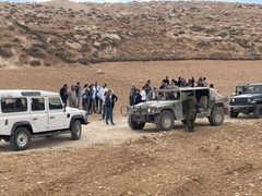 إصابة مواطن في اعتداء مستوطنين جنوب الخليل