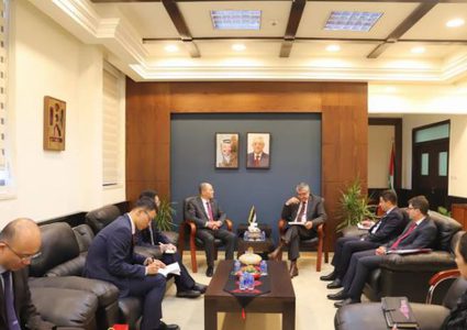 بسيسو يبحث مع السفير الصيني تعزيز التعاون في البنية التحتية وإعادة الإعمار