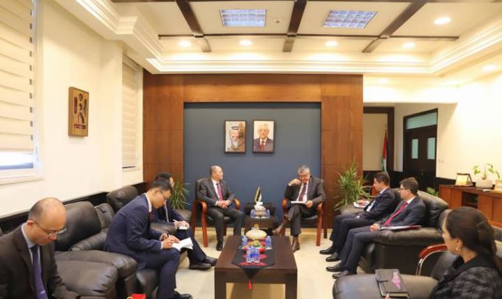 بسيسو يبحث مع السفير الصيني تعزيز التعاون في البنية التحتية وإعادة الإعمار