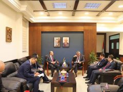 بسيسو يبحث مع السفير الصيني تعزيز التعاون في البنية التحتية وإعادة الإعمار