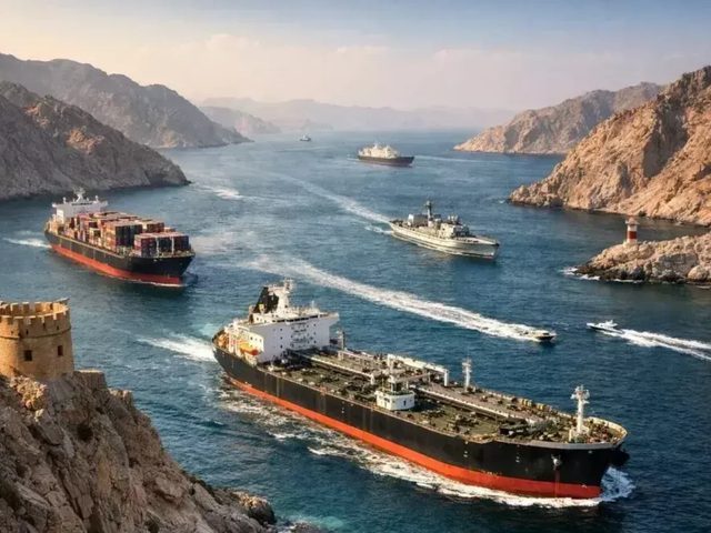 40 ناقلة نفط تعبر مضيق هرمز خلال ليلة.. ونحو 16 مليون برميل تغادر الخليج