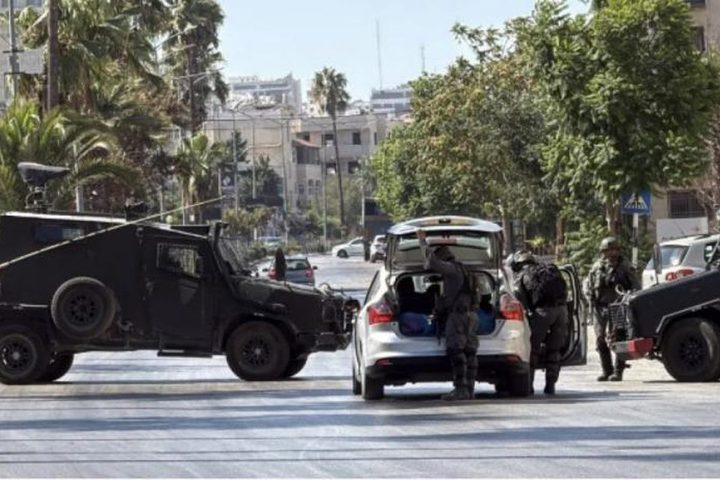 مستوطنون يصدمون مركبة قرب قرية المغير شمال شرق رام الله