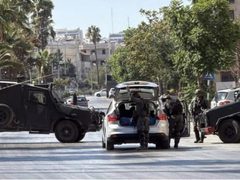 مستوطنون يصدمون مركبة قرب قرية المغير شمال شرق رام الله