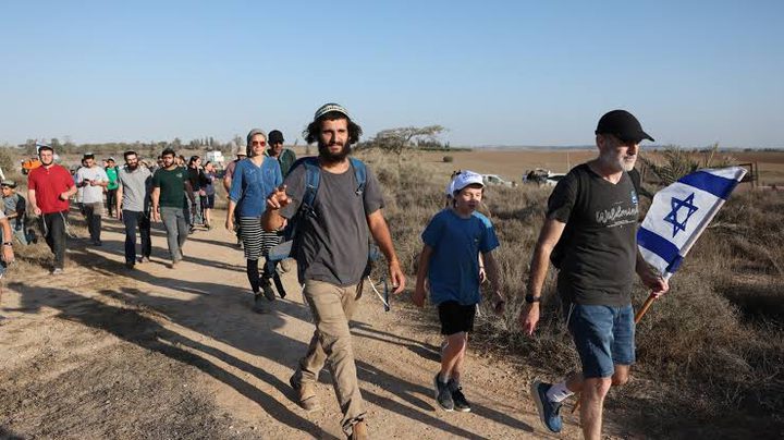 مستوطنون إرهابيون يقيمون بؤرة جديدة في ترمسعيا