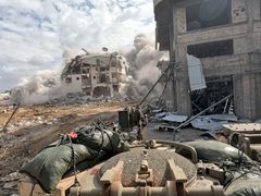 قذائف الدبابات الاسرائيلية تستهدف خان يونس وشرقي غزة