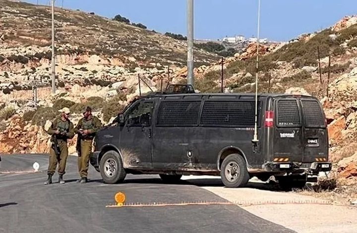 الاحتلال يواصل إغلاق بوابة عين سينيا ويطلق قنابل الغاز على مركبات المواطنين