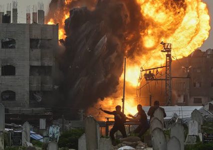 شهيدان وجرحى وقصف منازل وسط قطاع غزة