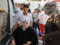 إجلاء طبي عبر معبر رفح شمل 57 شخصاً