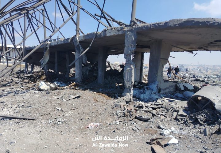 ألبوم صور يوثّق آثار القصف الذي شنّه الاحتلال على بلدة الزوايدة وسط قطاع غزة، وما خلّفه من أضرار ودمار في المكان.