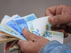 المالية: صرف رواتب الموظفين عن شهر أيار اليوم بنسبة 50% وبحد أدنى 2000 شيكل