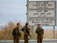 الاحتلال يمنع نائبين أوروبيين من دخول الأراضي الفلسطينية المحتلة