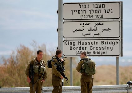 الاحتلال يمنع نائبين أوروبيين من دخول الأراضي الفلسطينية المحتلة