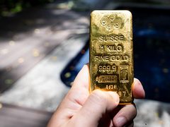 تراجع النفط وارتفاع الذهب مع ترقب عقوبات أميركية جديدة على إيران