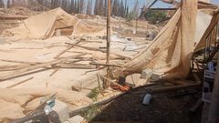 قوات الاحتلال تجبر المواطن أنور فقهاء على هدم منشآت زراعية له في عين البيضاء بالأغوار الشمالية.