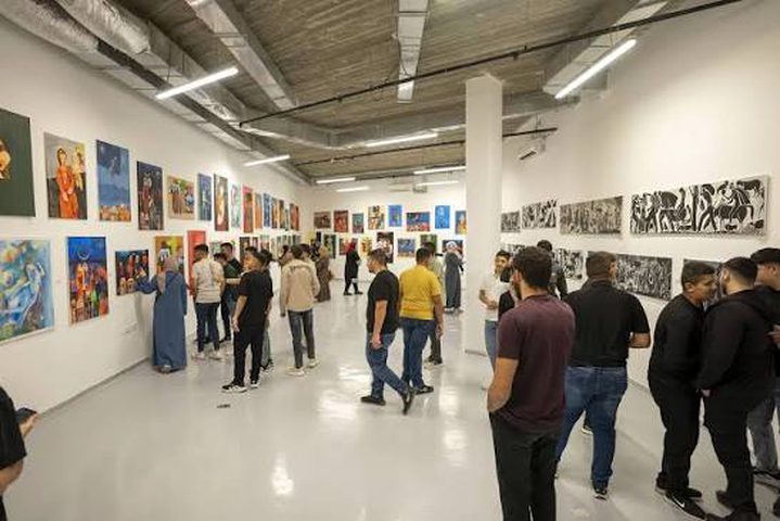 التربية والمتحف الفلسطيني ينظمان معرضا فوتوغرافيًا يوثق فلسطين بعيون طلبتها