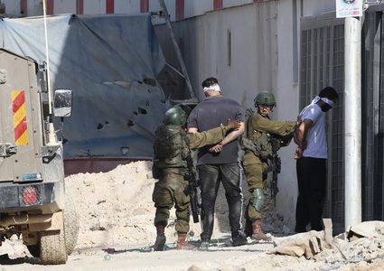 مداهمات واعتقالات في عدة بلدات وقرى بمحافظة جنين