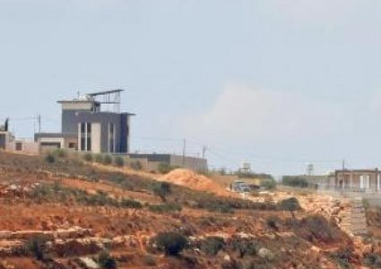 مستوطنون يواصلون حصار ثلاثة منازل في بلدة قصرة للأسبوع الثالث على التوالي