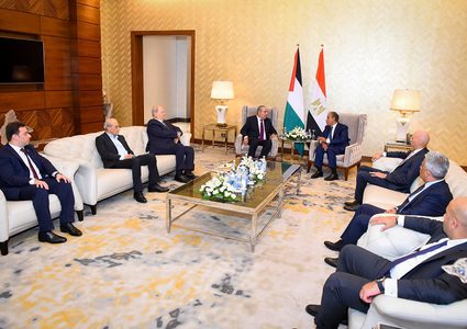 الشيخ يبحث مع وزير الخارجية المصري الأوضاع في فلسطين وجهود تنفيذ خطة السلام