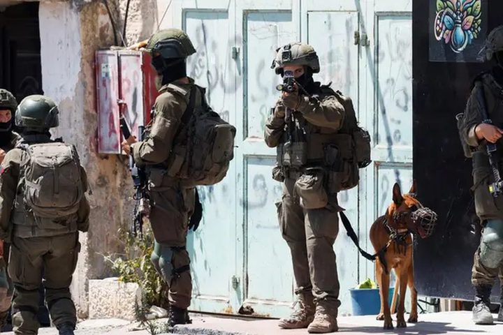 إصابة صحفيين أثناء اقتحام الاحتلال قلنديا