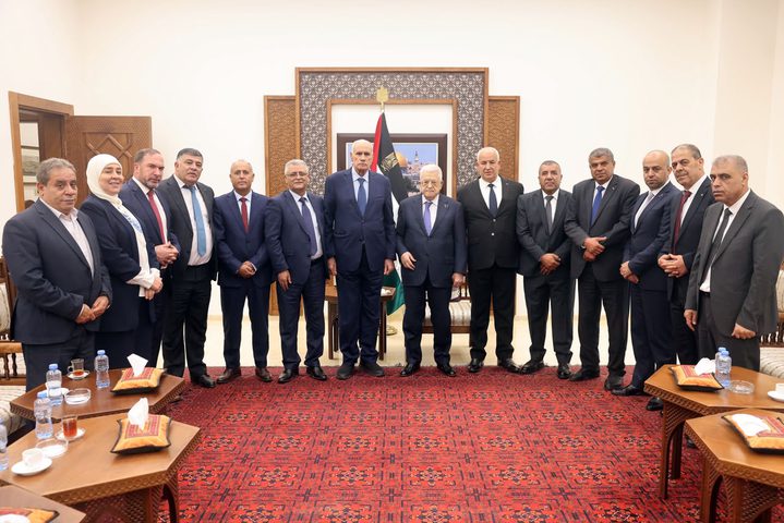 الرئيس يترأس اجتماعا لمجلس المحافظين ويطلع على الأوضاع الميدانية وتطوراتها
