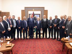 الرئيس يترأس اجتماعا لمجلس المحافظين ويطلع على الأوضاع الميدانية وتطوراتها
