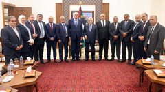 الرئيس يترأس اجتماعا لمجلس المحافظين ويطلع على الأوضاع الميدانية وتطوراتها