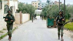 الاحتلال يقتحم عزبة الطبيب شرق قلقيلية ويغلق مدخليها ويجرف أراضي مزروعة بالزيتون