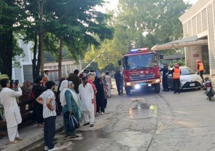باكستان: مصرع 15 رضيعا جراء حريق في مستشفى حكومي