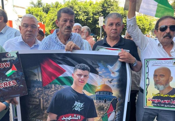 وقفة لأهالي الأسرى وسط مدينة نابلس للمطالبة باسترداد جثامين الشهداء المحتجزة لدى الاحتلال، وتأكيد التضامن مع الأسرى وحقوقهم.