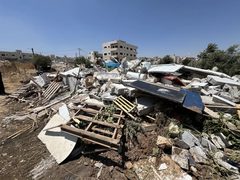 الاحتلال يسلم إخطارات بهدم منازل ومنشآت زراعية وحظائر في عناتا شرق القدس