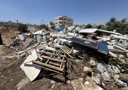 الاحتلال يسلم إخطارات بهدم منازل ومنشآت زراعية وحظائر في عناتا شرق القدس